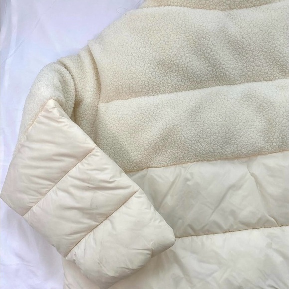 Women’s Puffer Jacket - Picture 4 of 5